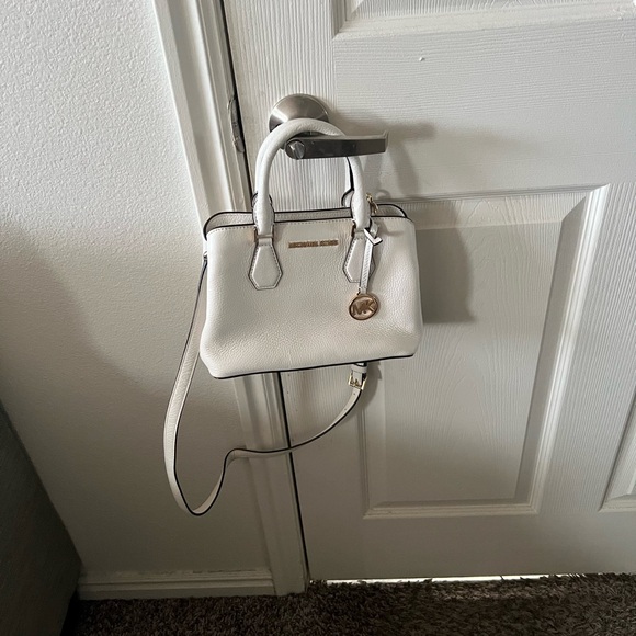 Michael Kors Handbags - Michael Kors Cream Crossbody Bag